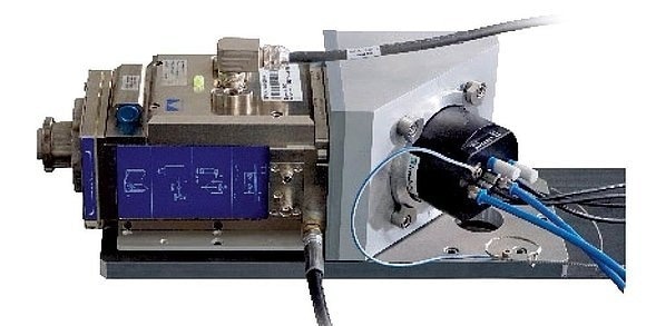 Piezo-driven deformable mirror installed in module for laser focus shifting with high-dynamics laser cutting with 3 kW laser power