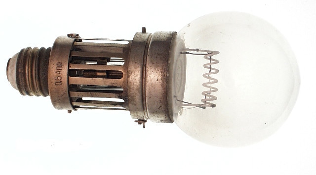 An original Nernst lamp