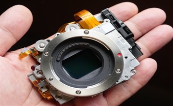 CMOS Image Sensors in Optical Microscopy